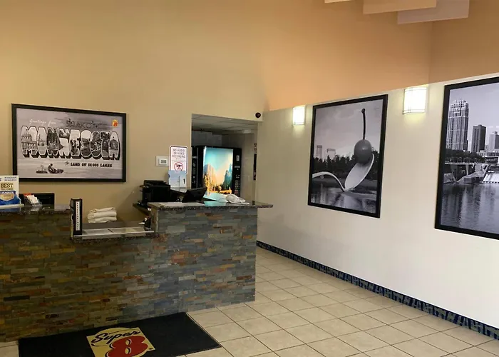 Super 8 By Wyndham Shakopee