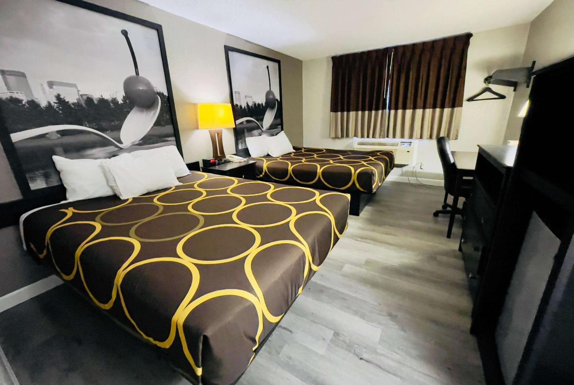 Super 8 By Wyndham Hotel 2*