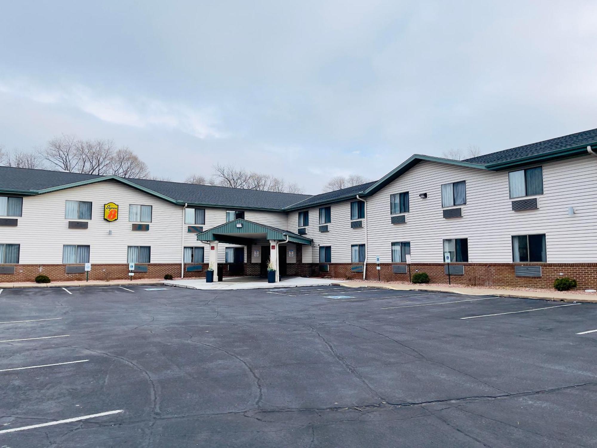 Hotel Super 8 By Wyndham 2*