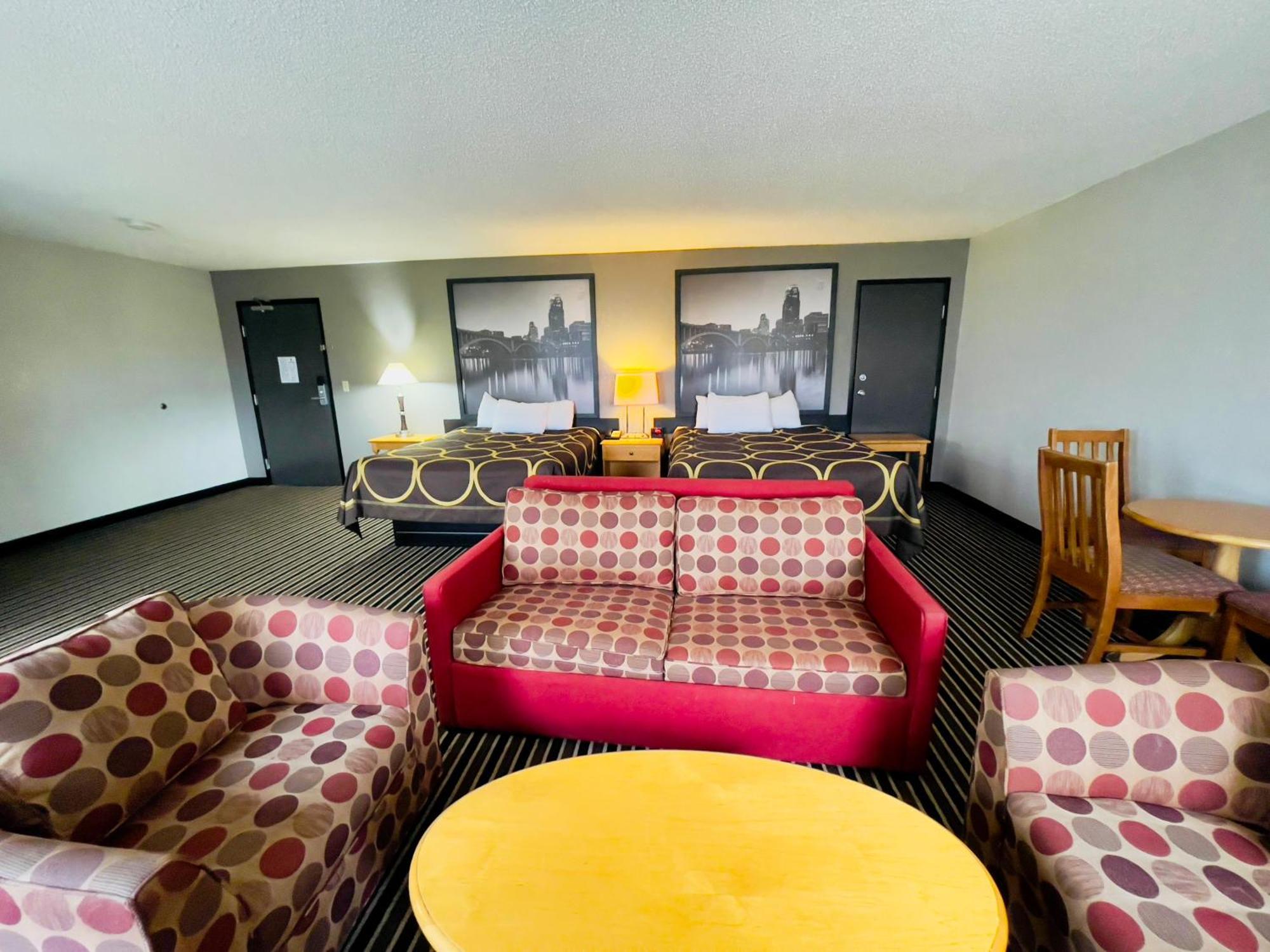 Super 8 By Wyndham Hotel