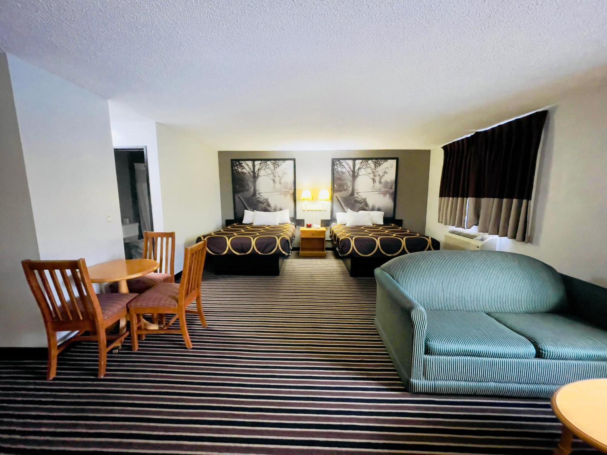 Super 8 By Wyndham Hotel 2*
