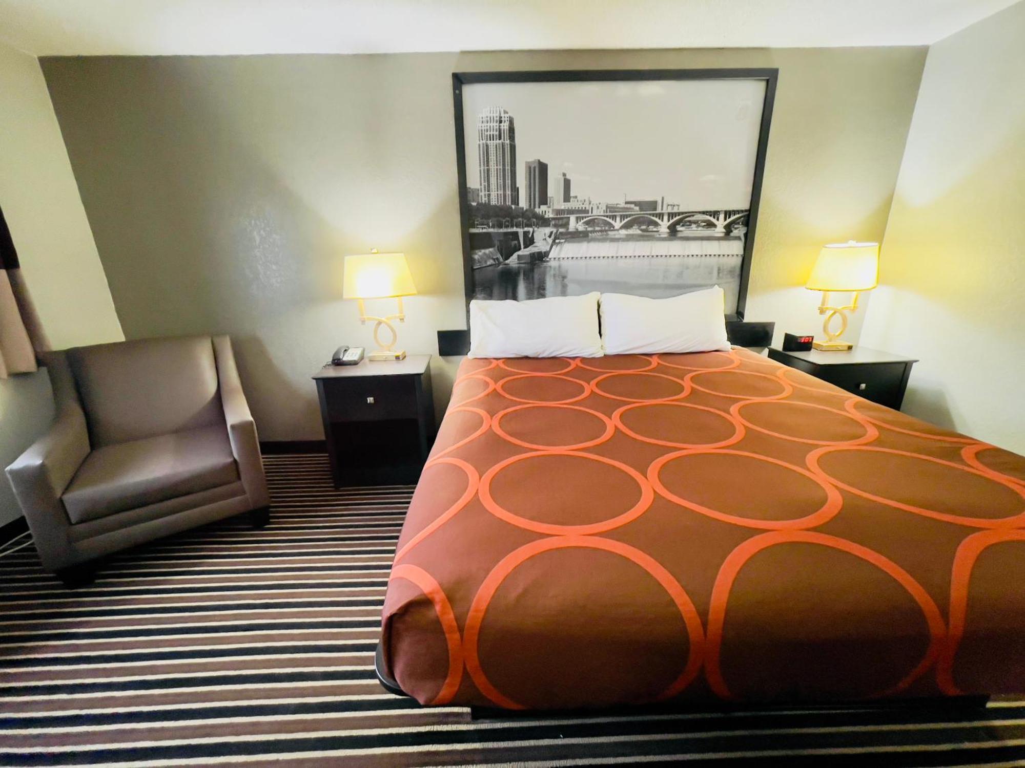 Super 8 By Wyndham Shakopee