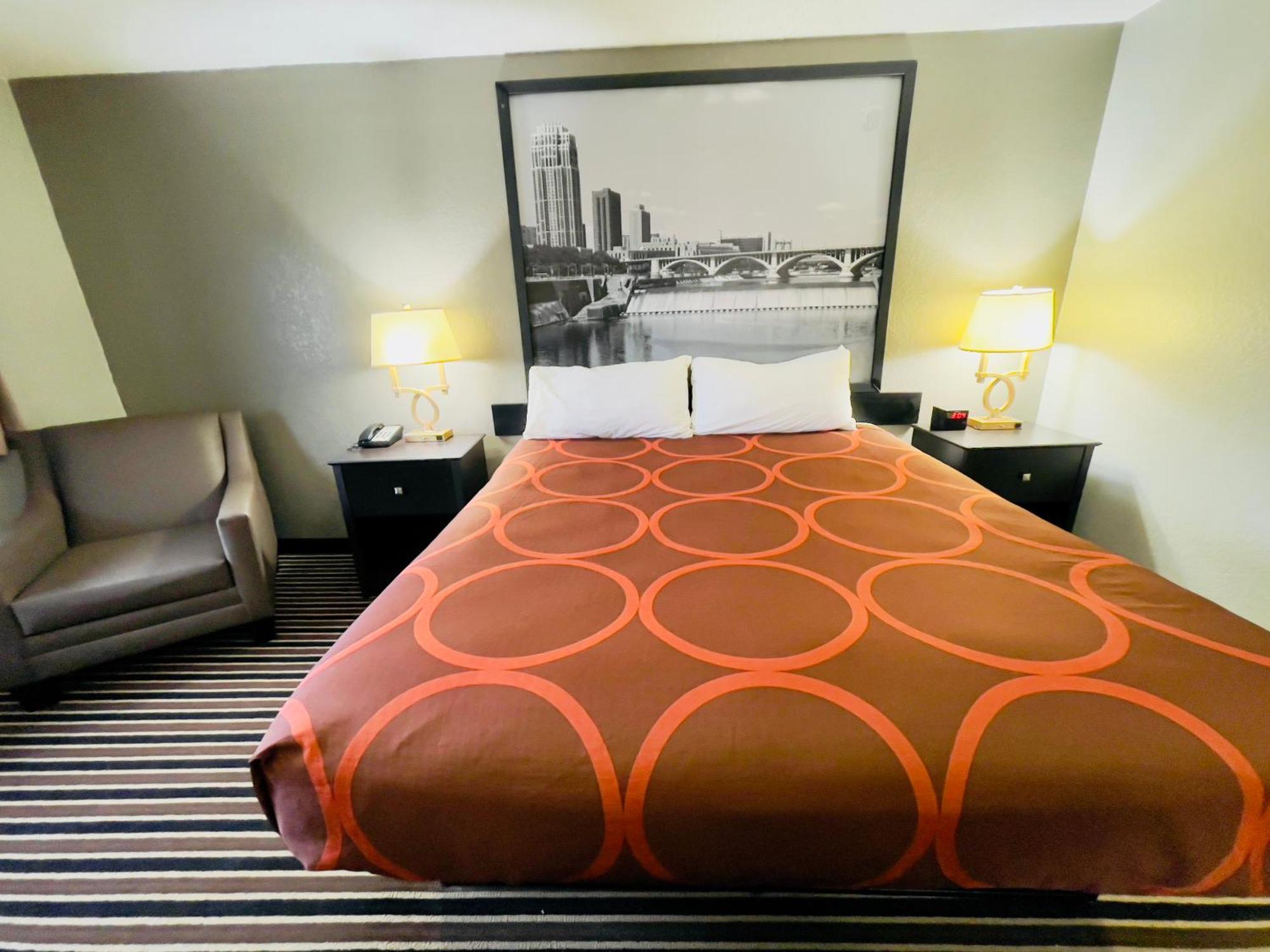 Super 8 By Wyndham Shakopee