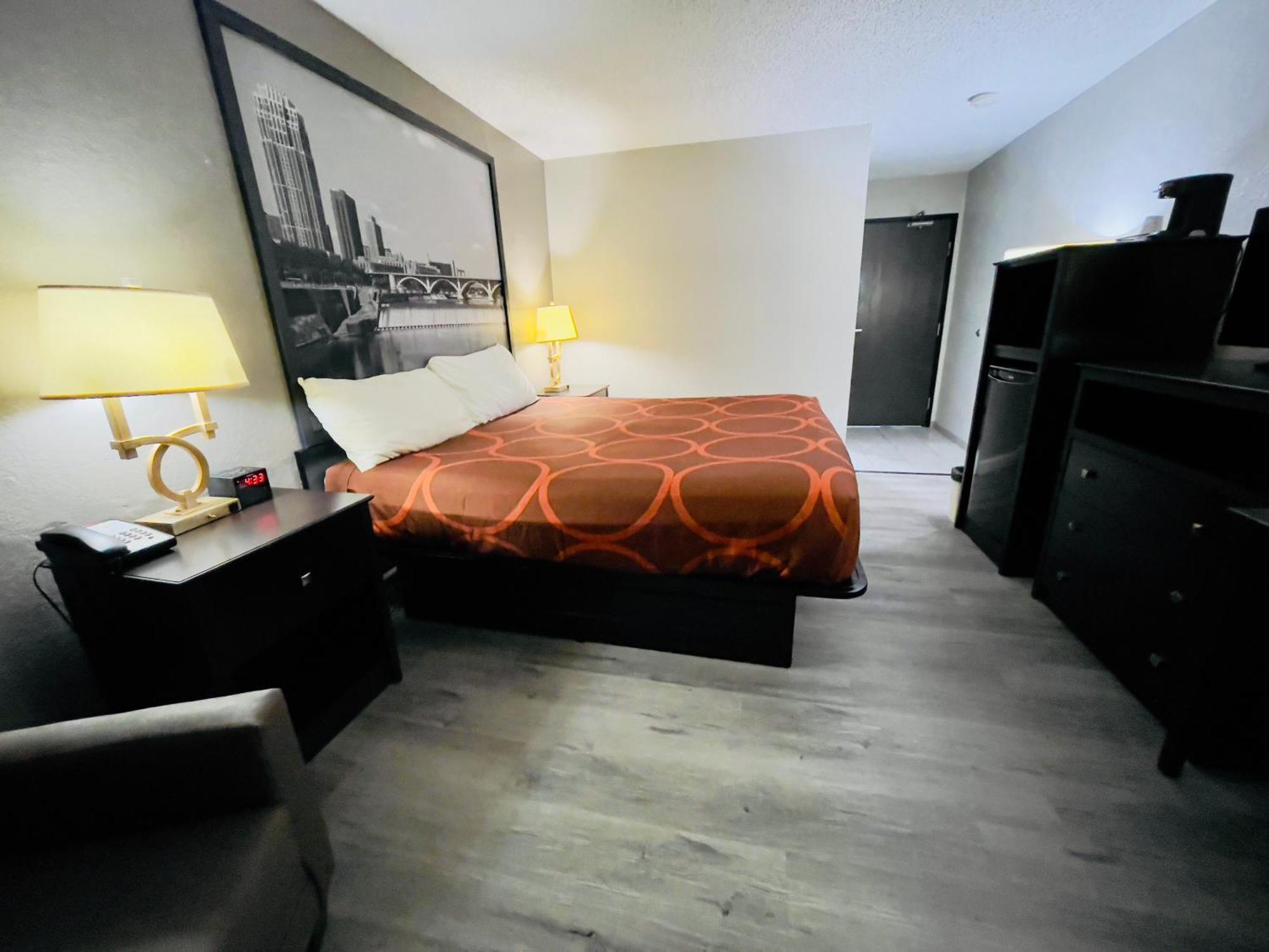 Super 8 By Wyndham Hotel